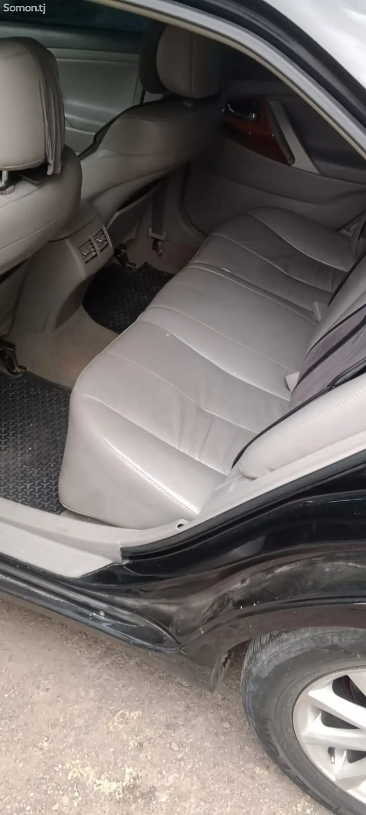 Toyota Camry 2011 · 2.4 AT