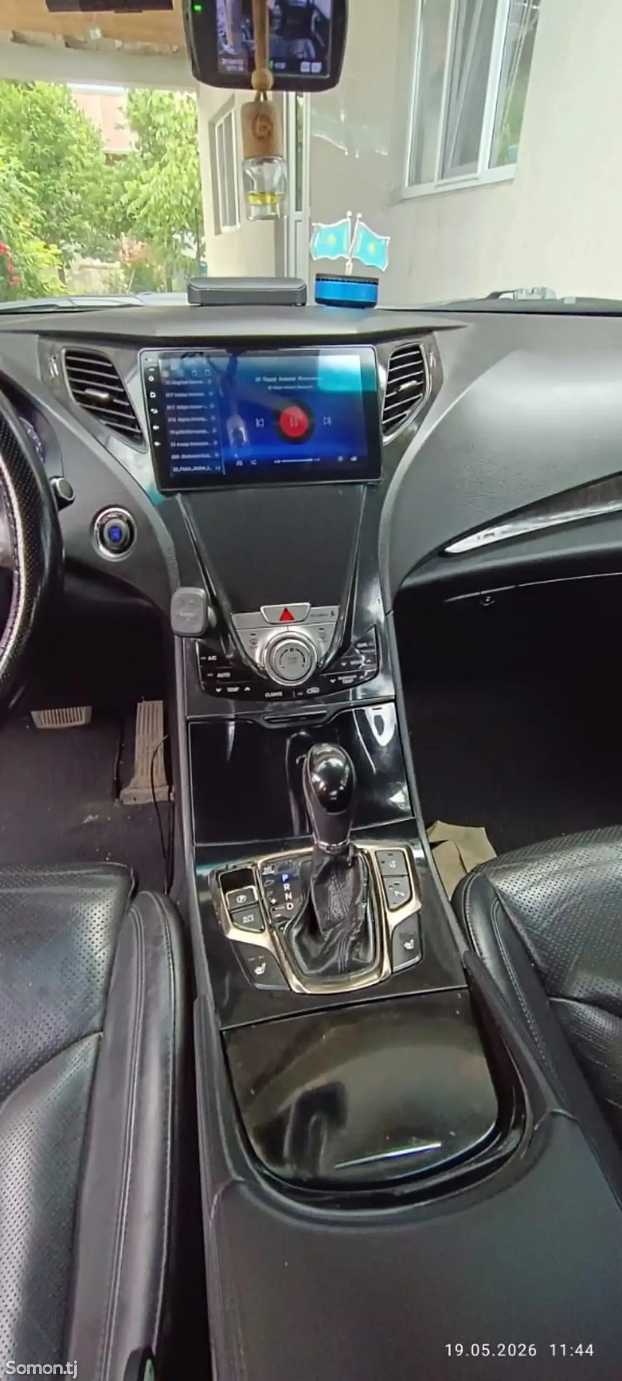 Hyundai Grandeur 2011 · 2.4 AT