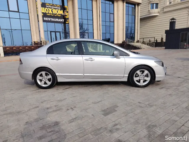 Honda Civic 2010 · 2.0 AT