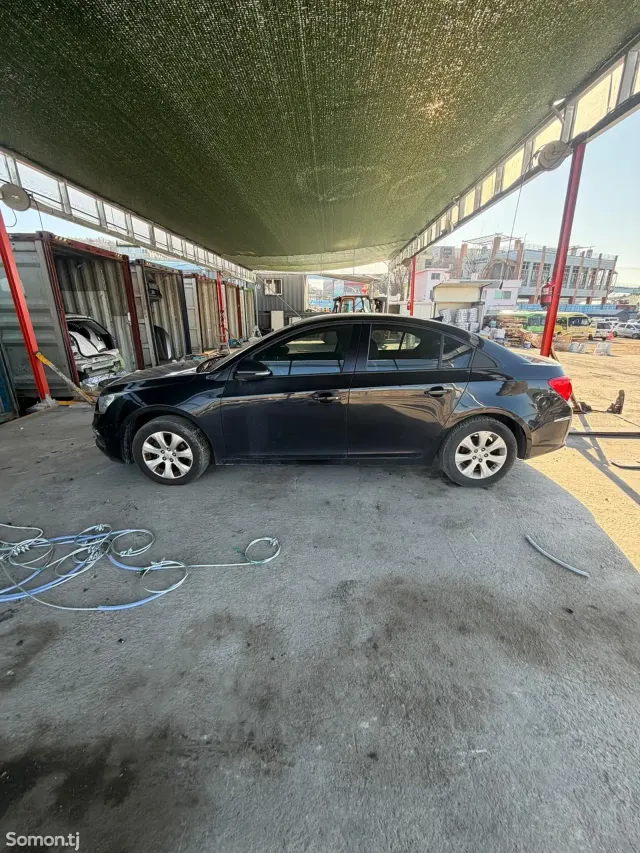 Chevrolet Cruze 2015 · 1.4 AT
