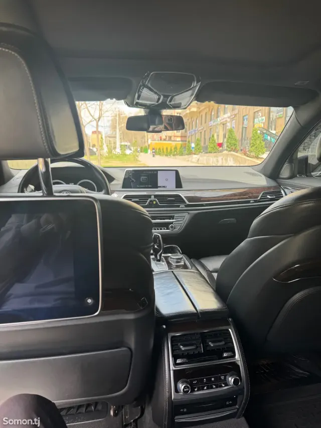 BMW 7 series 2017 · 3.0 AT