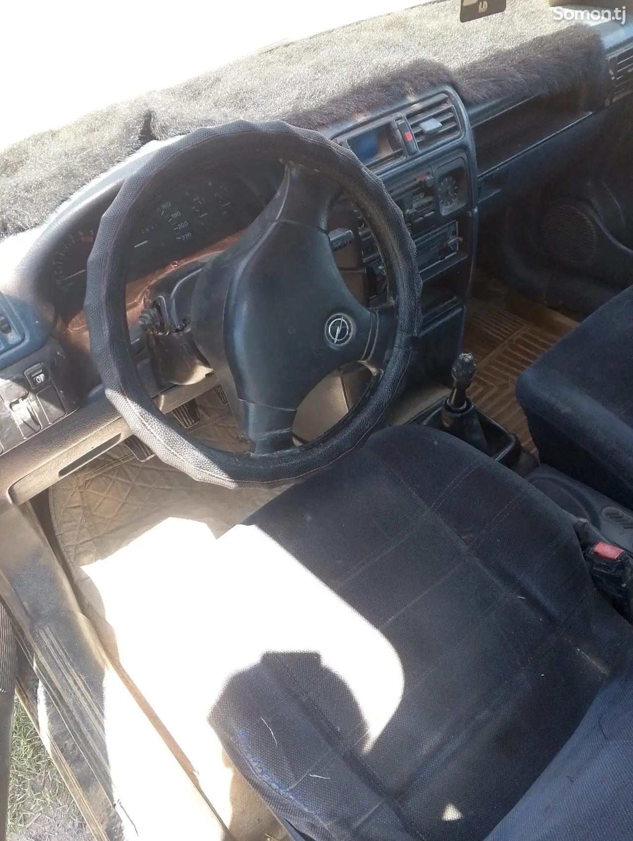 Opel Vectra A 1992 · 1.6 MT