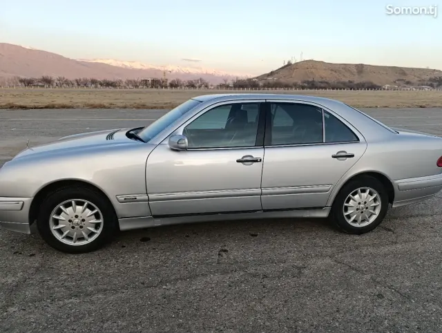 Mercedes-Benz E class 1996 · 2.0 MT