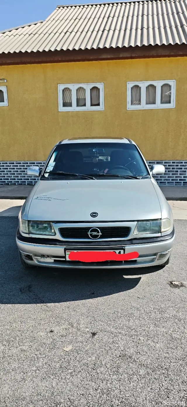 Opel Astra F 1994 · 1.6 MT