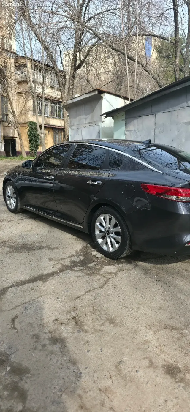 Kia K5 2016 · 2.0 AT