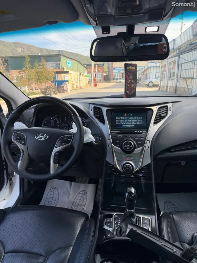 Hyundai Grandeur 2012 · 2.4 AT