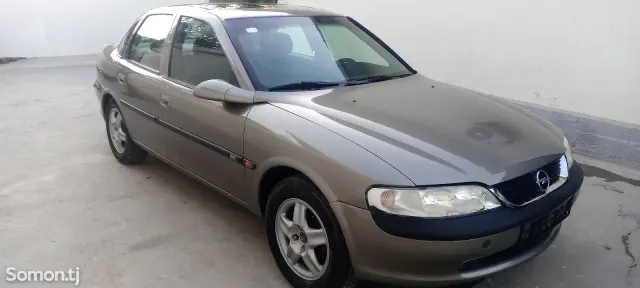 Opel Vectra B 1995 · 1.6 MT