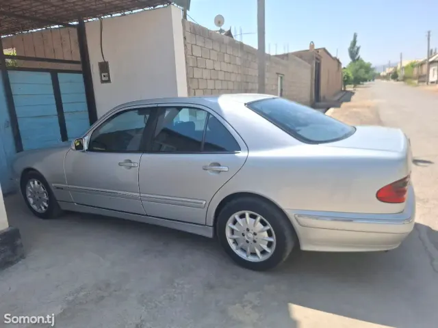 Mercedes-Benz E class 2000 · 2.4 AT