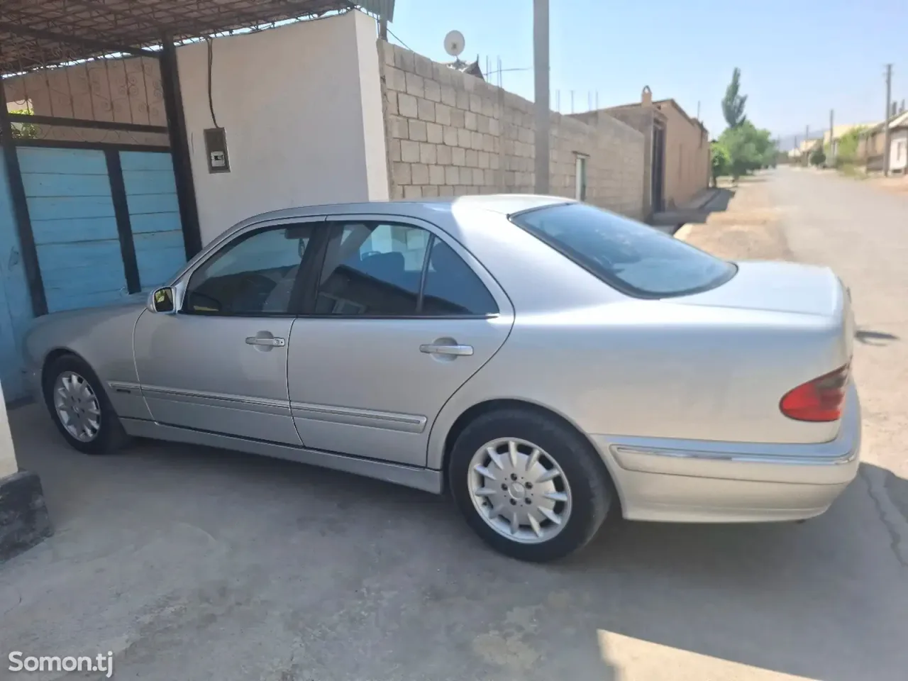 Mercedes-Benz E class 2000 · 2.4 AT
