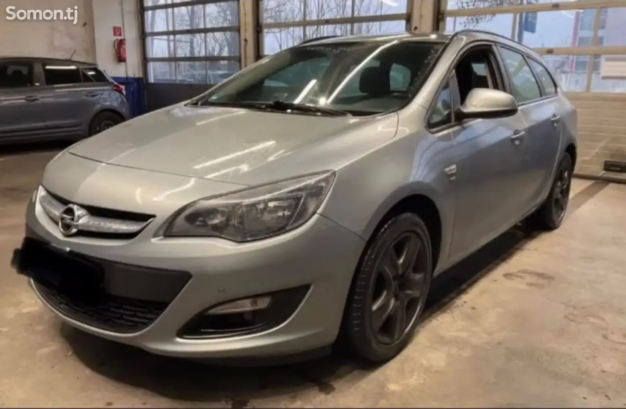 Opel Astra J 2014 · 1.6 MT