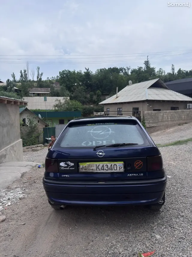 Opel Astra F 1998 · 1.6 MT