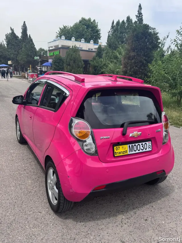 Chevrolet Spark 2010 · 1.0 AT