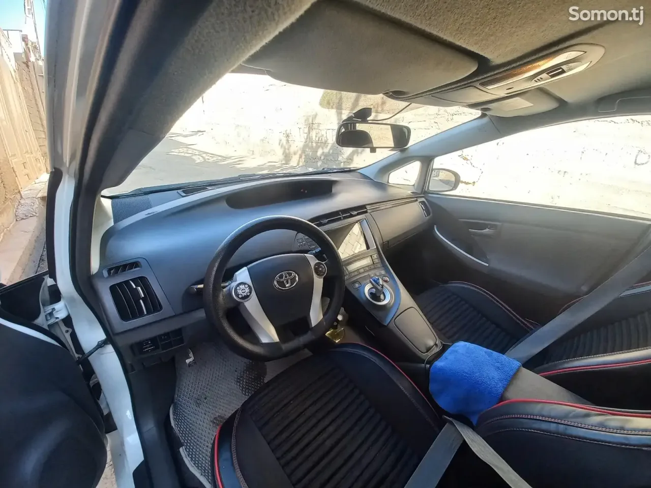 Toyota Prius 2010 · 1.8 AT