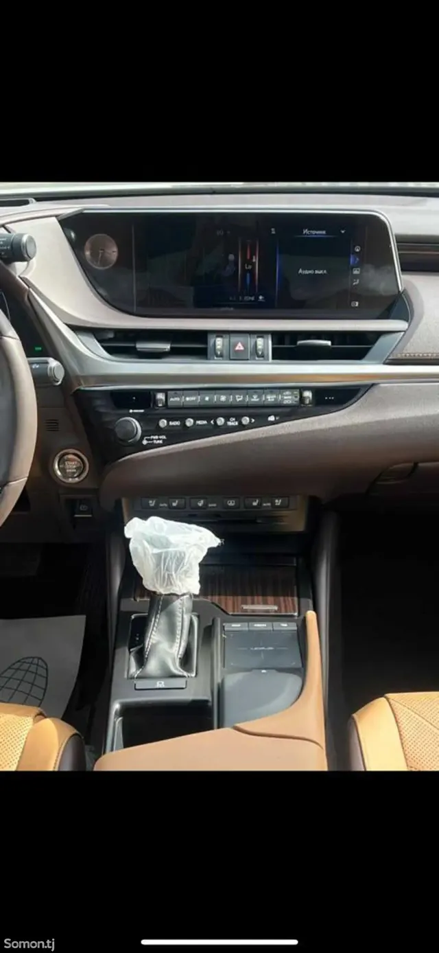 Lexus ES series 2021 · 3.5 AT