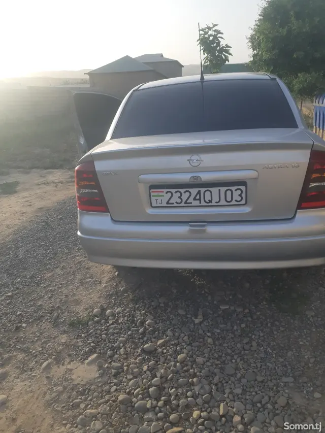 Opel Astra G 1999 · 1.6 MT