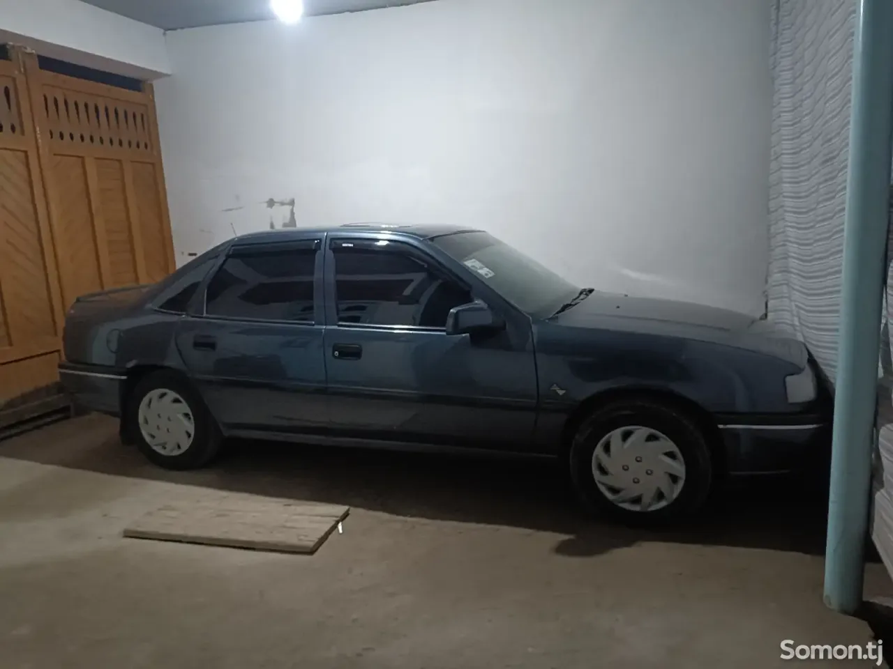 Opel Vectra A 1995 · 1.6 MT