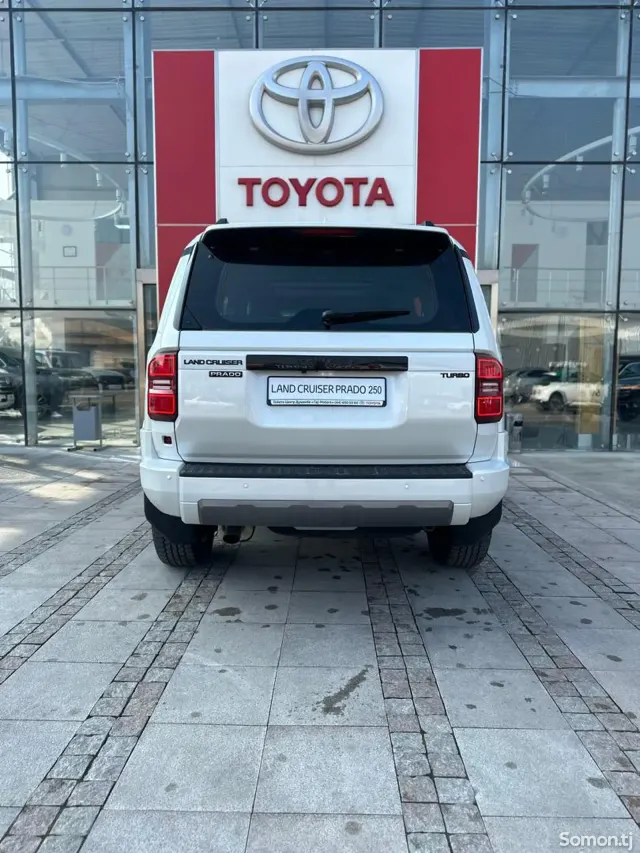 Toyota Land Cruiser Prado 2025 · 2.4 AT