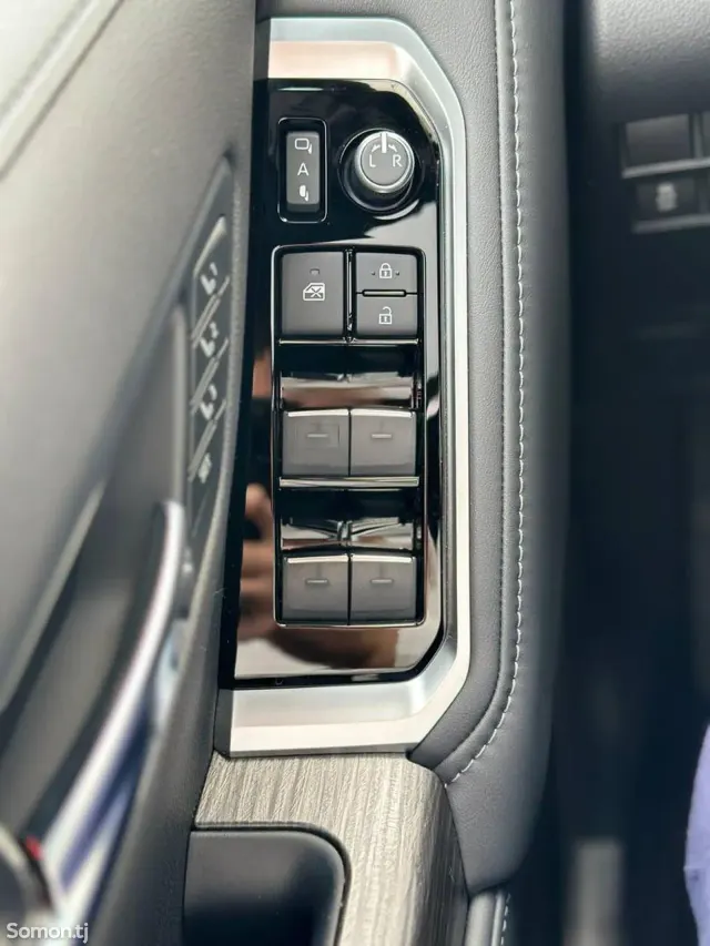 Toyota Land Cruiser 2025 · 3.5 AT