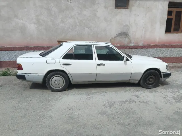Mercedes-Benz W124 1991 · 2.0 MT