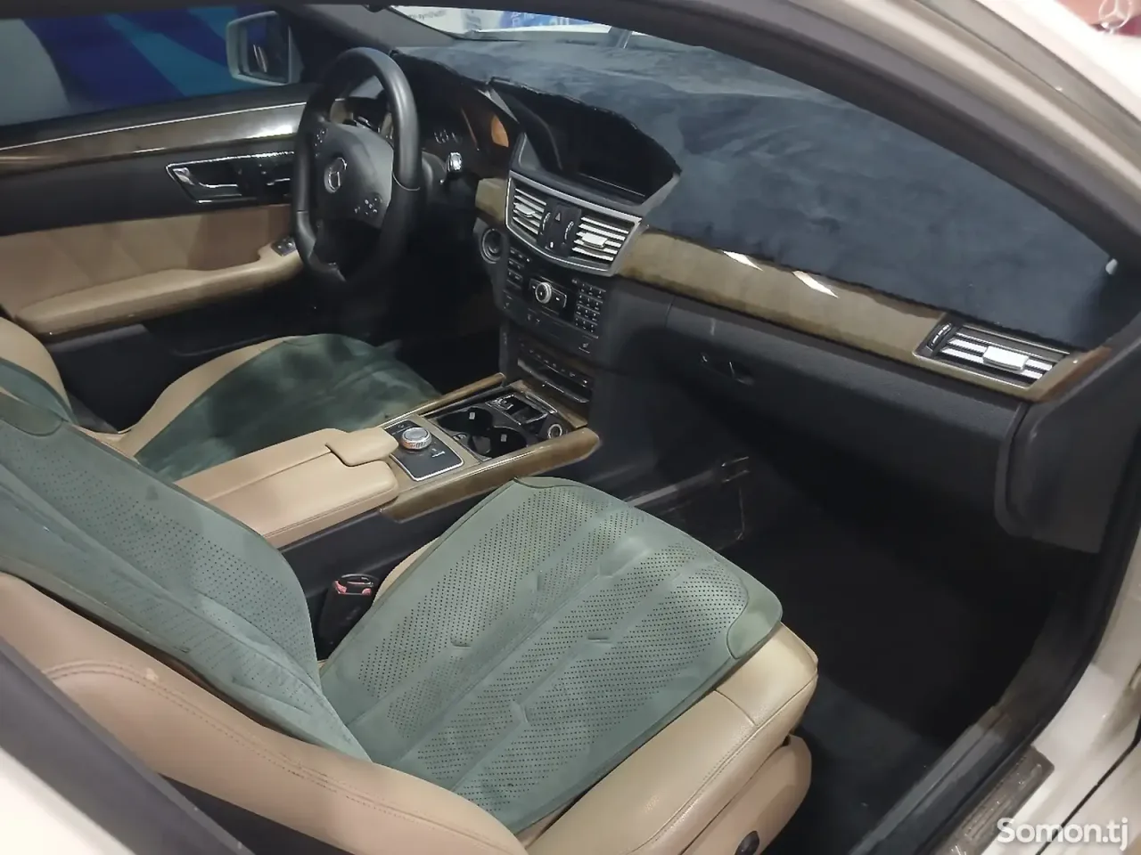 Mercedes-Benz E class 2011 · 3.5 AT