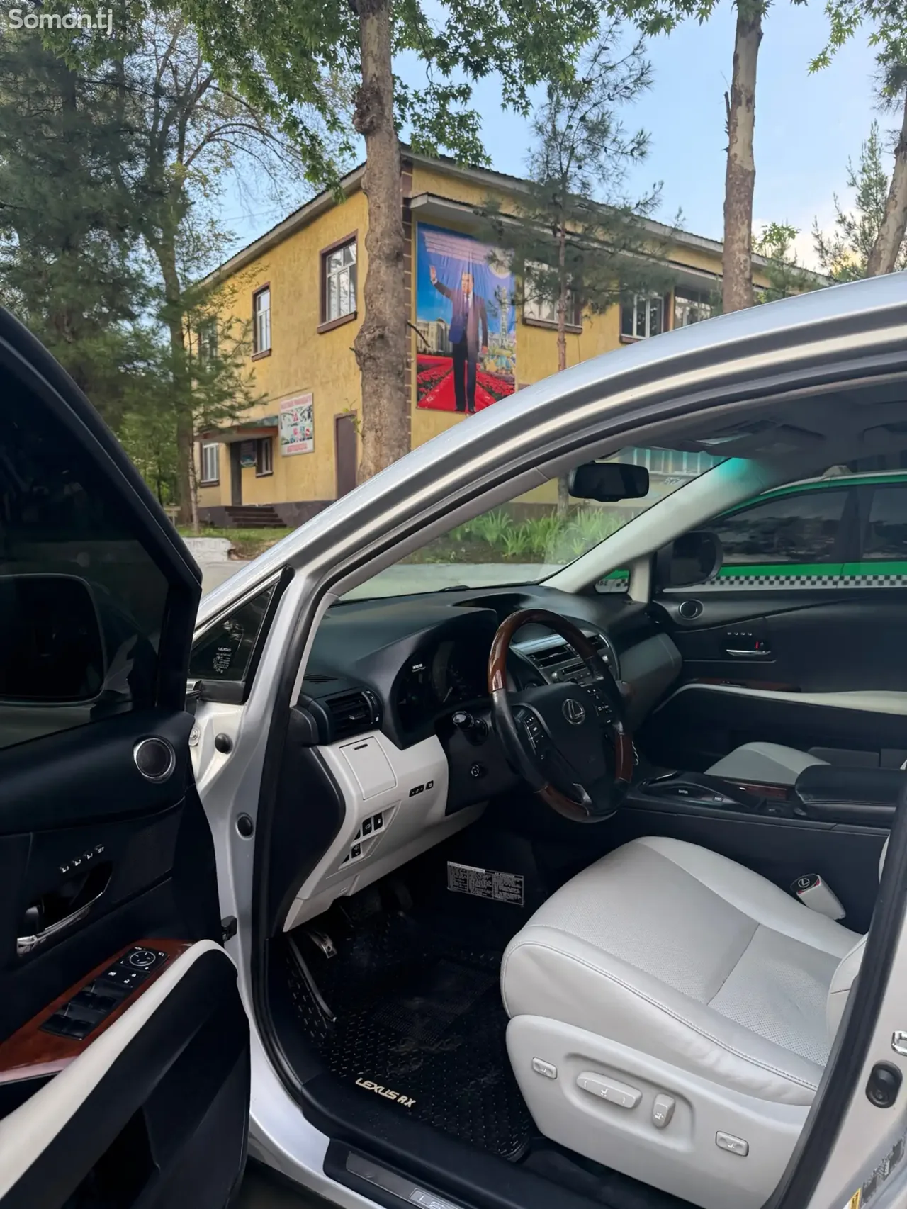 Lexus RX series 2011 · 4.5 AT