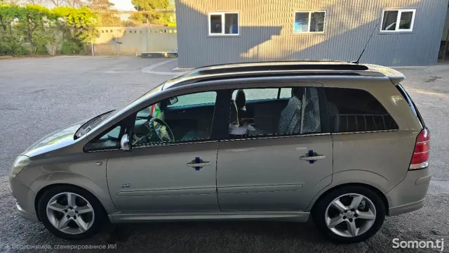 Opel Zafira 2006 · 2.2 AT