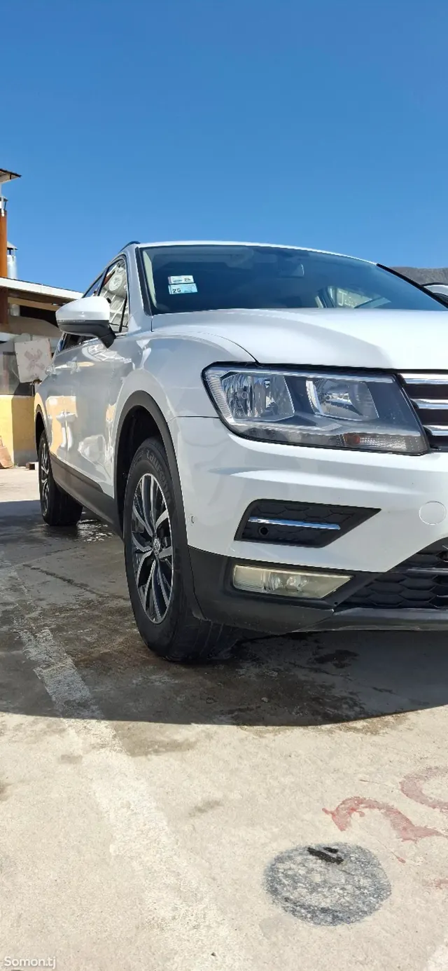 Volkswagen Tiguan 2019 · 2.0 AT