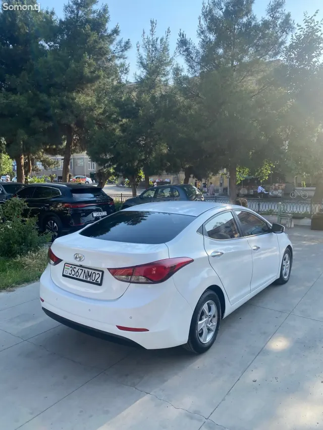 Hyundai Avante 2015 · 1.6 AT