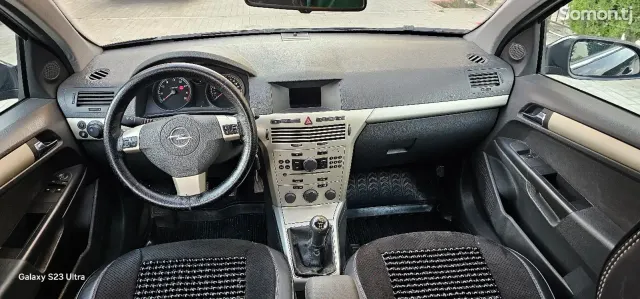 Opel Astra H 2008 · 1.6 MT