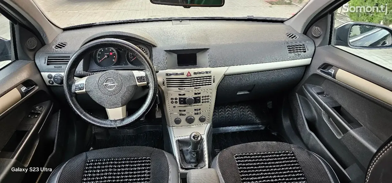 Opel Astra H 2008 · 1.6 MT