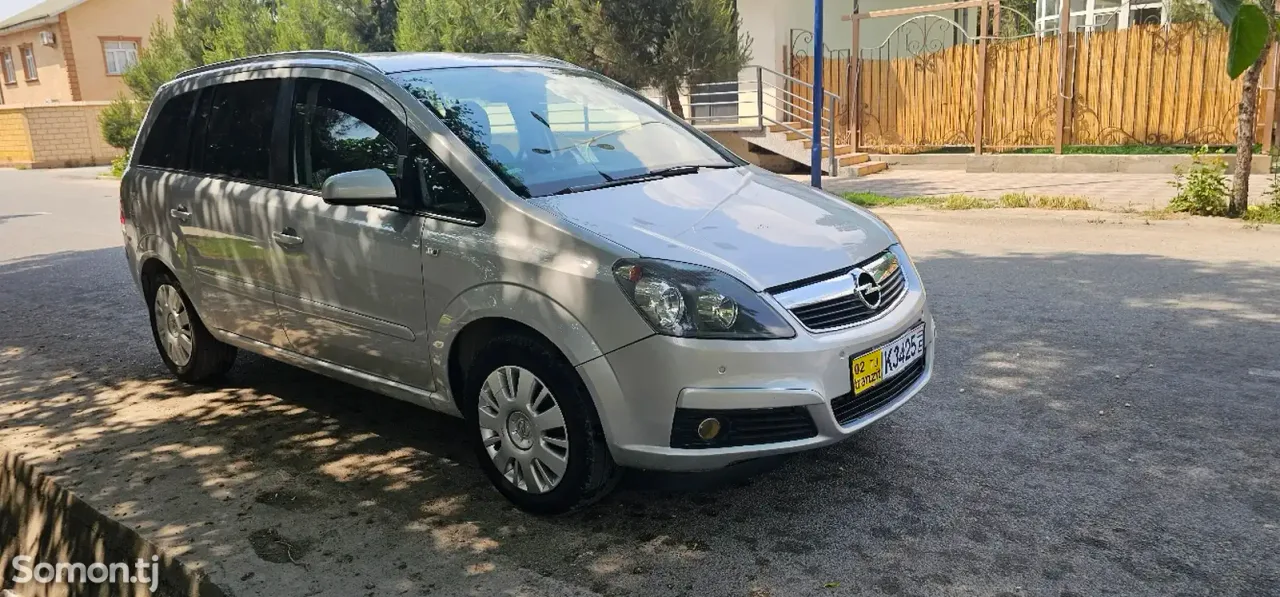 Opel Zafira 2007 · 1.6 MT