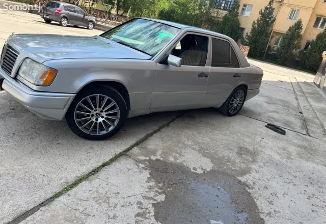 Mercedes-Benz W124 1992 · 2.0 MT