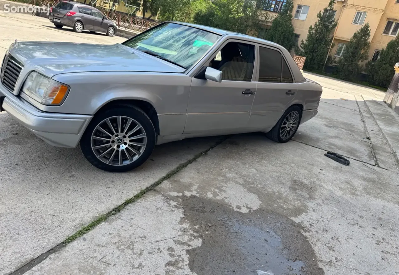 Mercedes-Benz W124 1992 · 2.0 MT