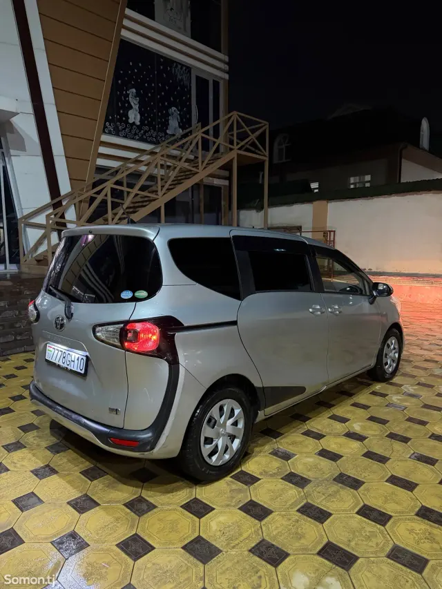 Toyota Sienta 2015 · 1.5 AT