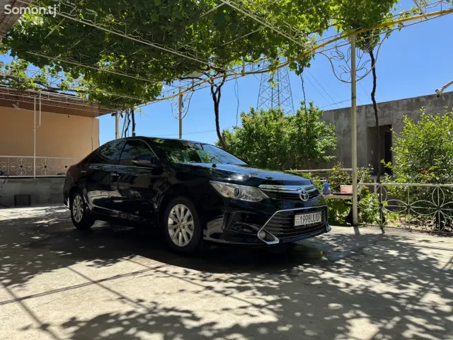 Toyota Camry 2015 · 2.0 AT