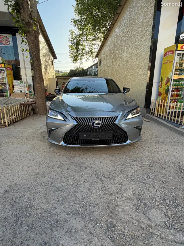 Lexus ES series 2019 · 3.0 AT