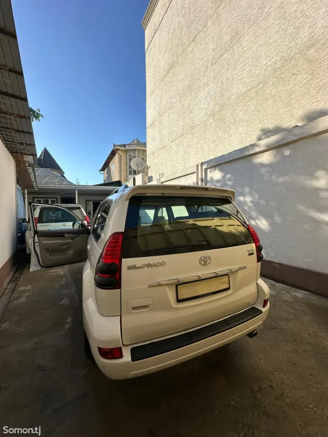 Toyota Land Cruiser Prado 2006 · 4.6 AT