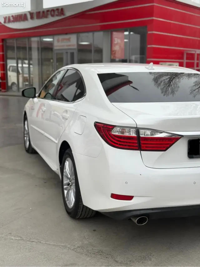 Lexus ES series 2013 · 3.5 AT