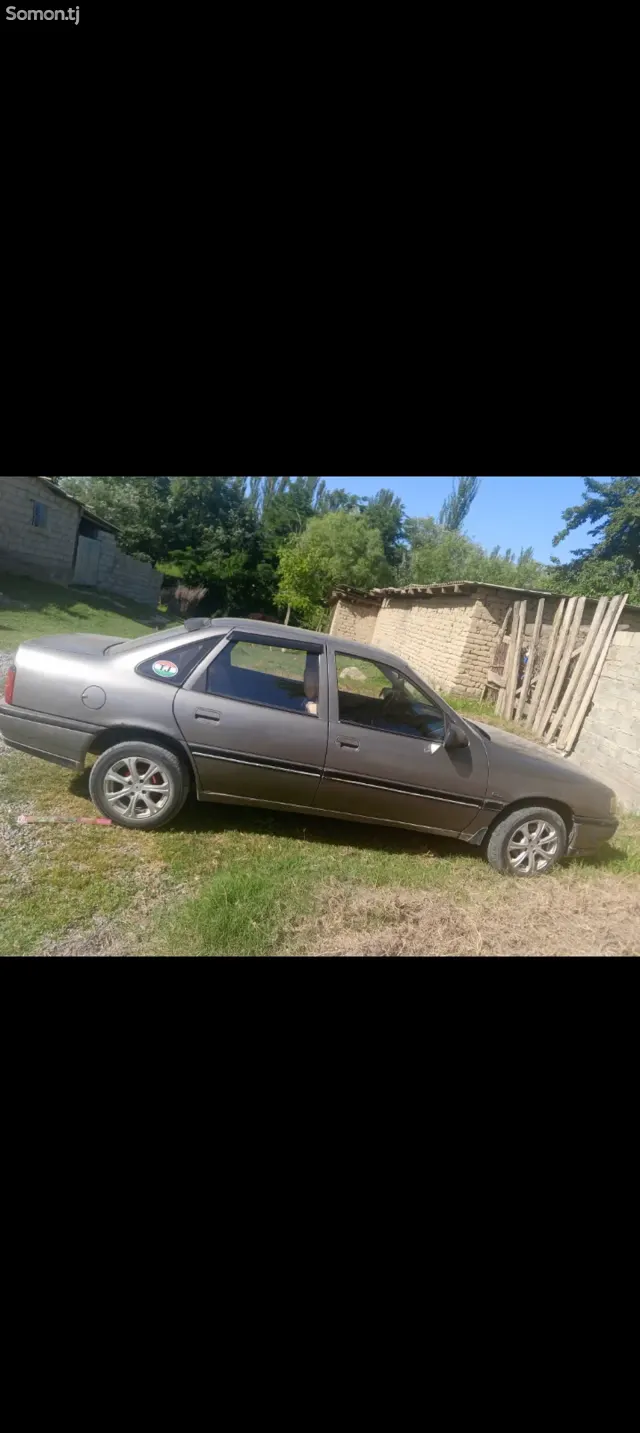 Opel Vectra A 1990 · 1.6 MT