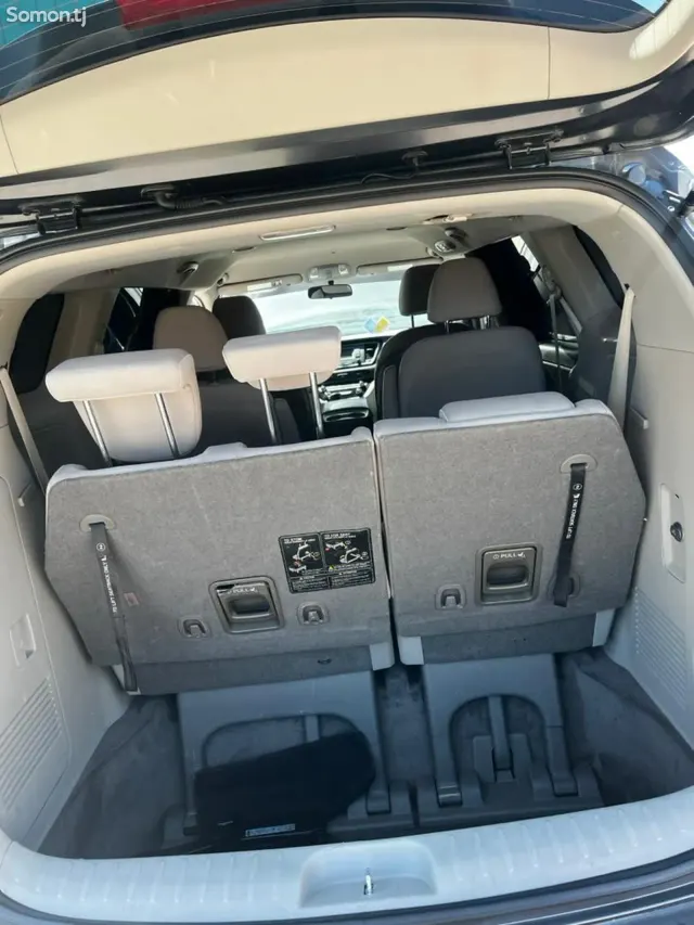 Kia Carnival 2015 · 3.3 AT