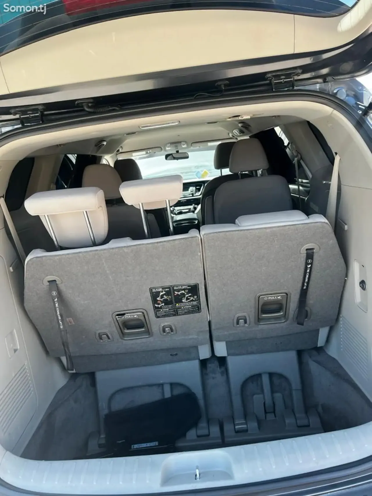 Kia Carnival 2015 · 3.3 AT