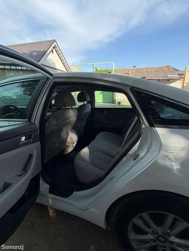 Hyundai Sonata 2017 · 2.4 AT