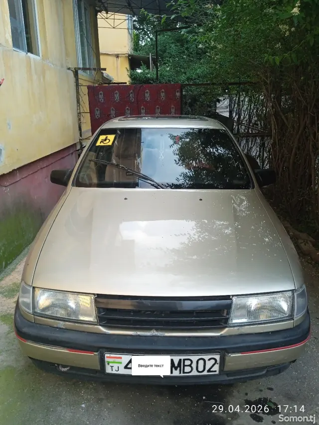 Opel Vectra A 1990 · 1.6 MT