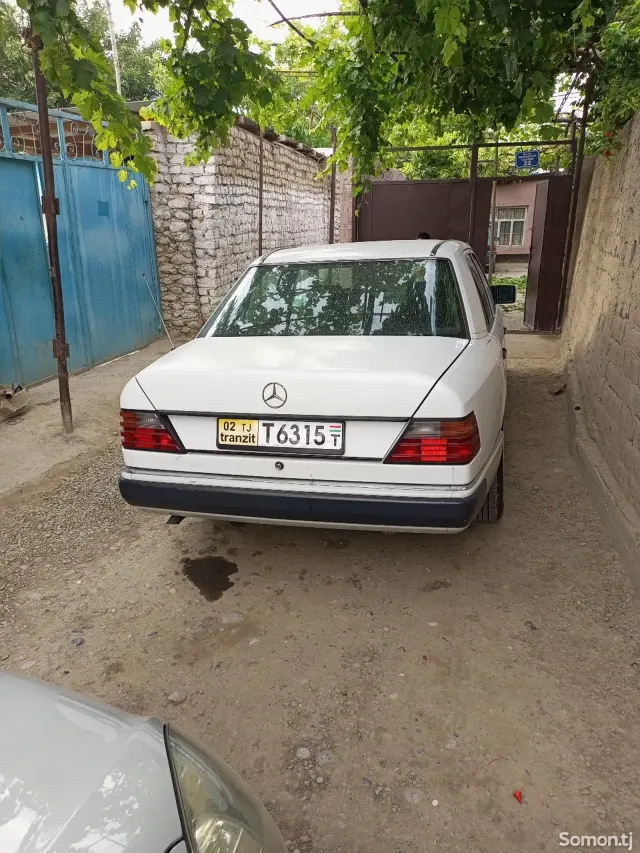 Mercedes-Benz W124 1992 · 2.5 AT