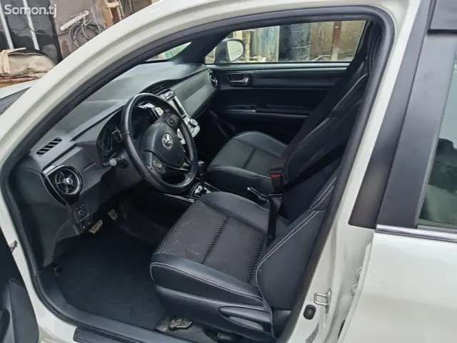 Toyota Fielder 2015 · 1.5 AT