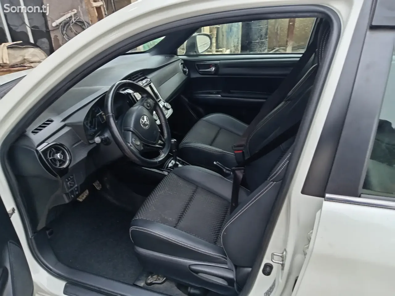 Toyota Fielder 2015 · 1.5 AT