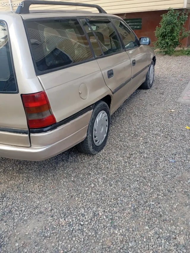 Opel Astra F 1997 · 1.6 MT