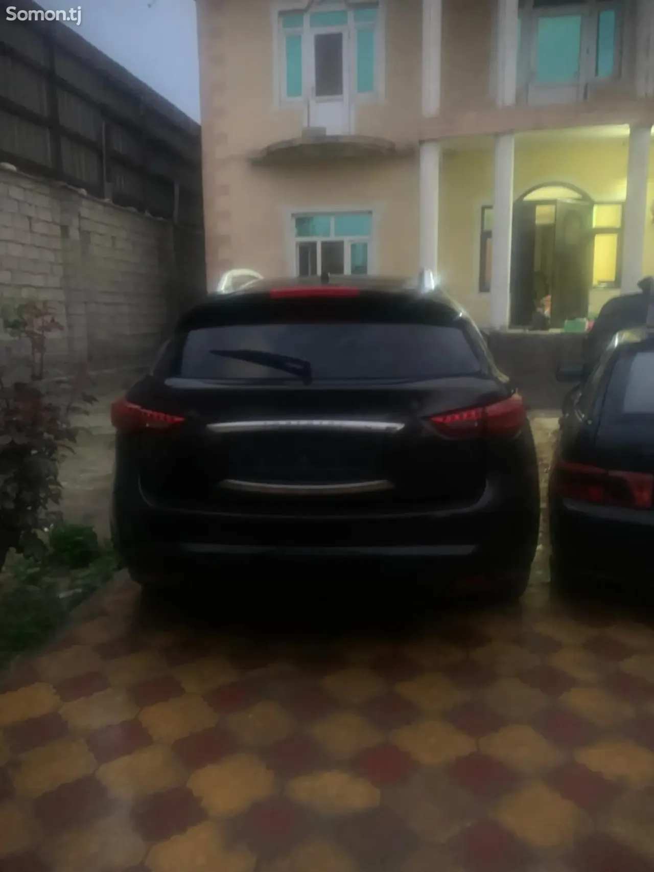 Infiniti FX series 2012 · 3.7 AT