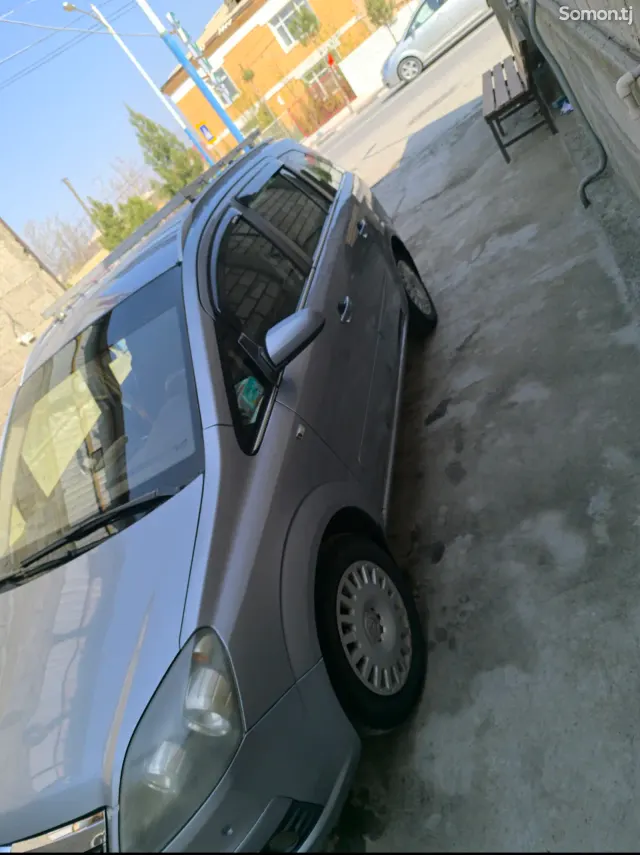 Opel Zafira 2006 · 1.6 MT