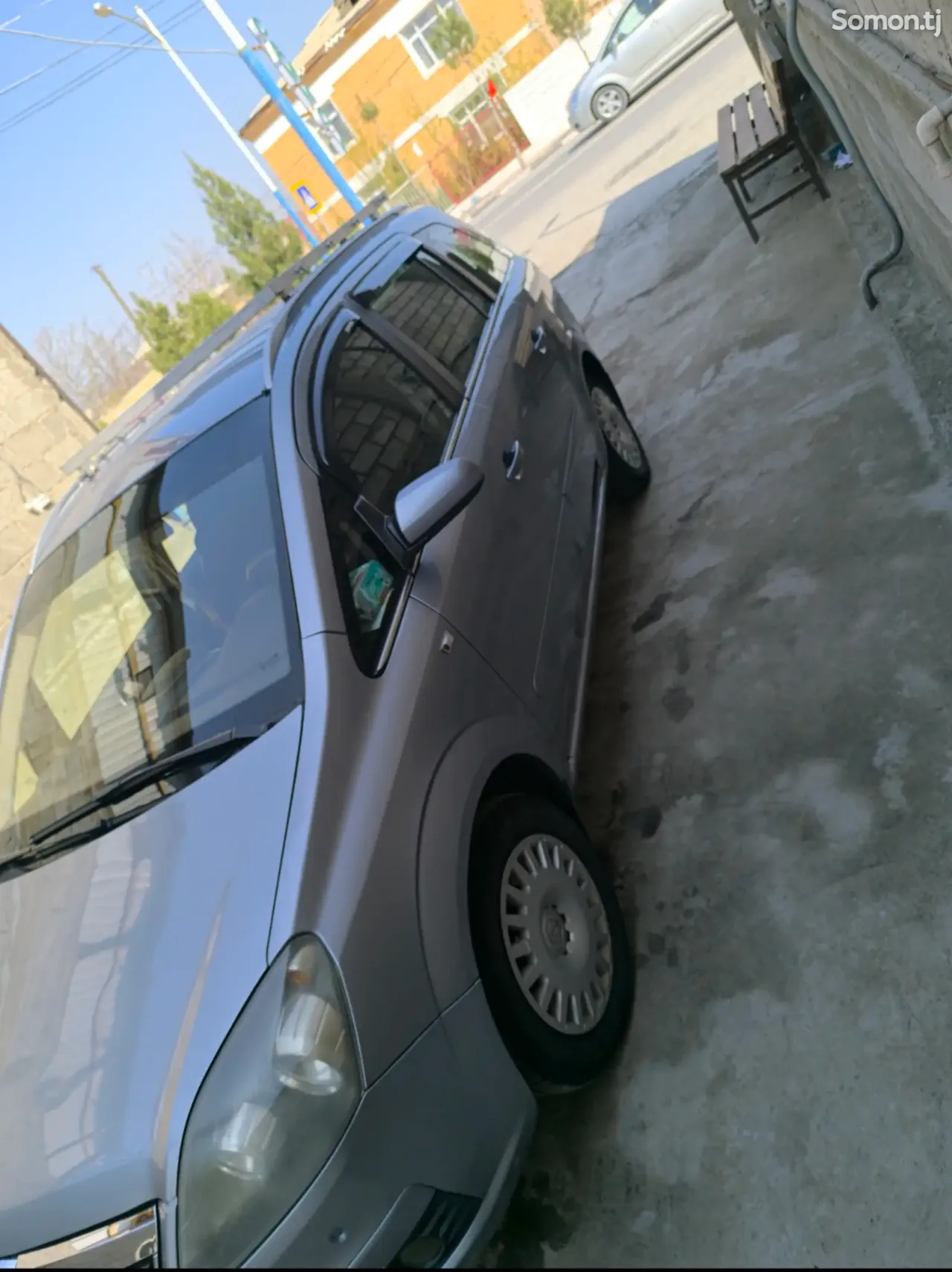 Opel Zafira 2006 · 1.6 MT